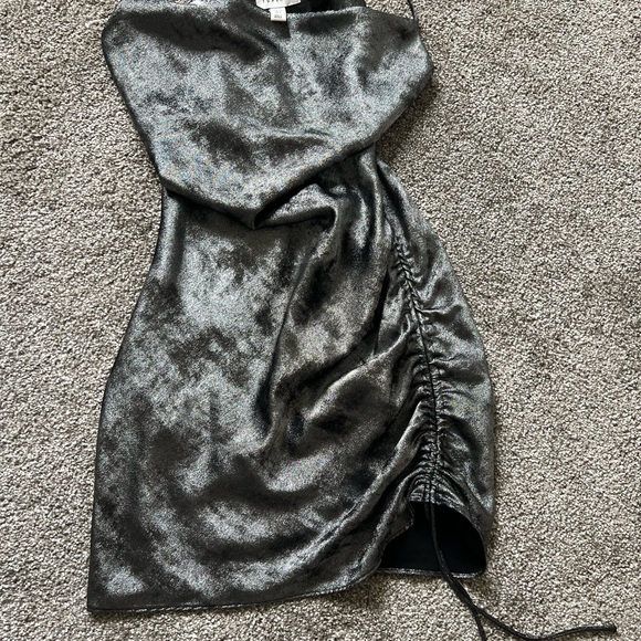 Metallic dress with gathering on the side - Picture 6 of 6